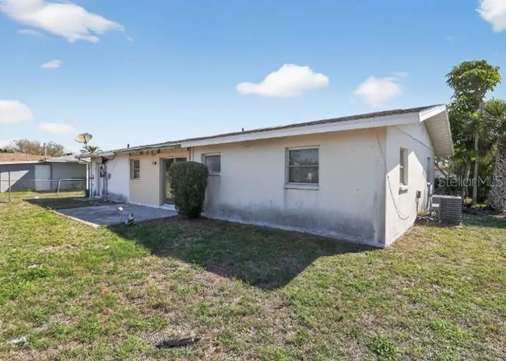 462 Ridgewood Street NW Port Charlotte FL 33952