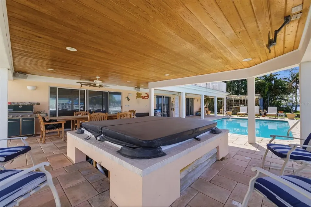 3876 Shore Acres Boulevard NE St Petersburg FL 33703