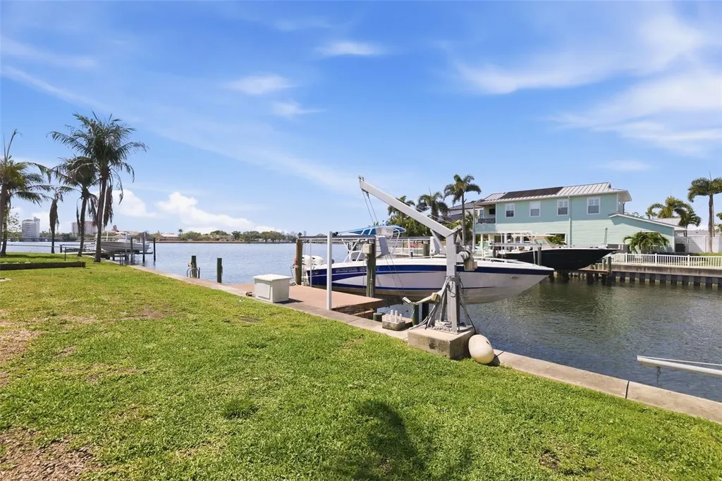 3876 Shore Acres Boulevard NE St Petersburg FL 33703