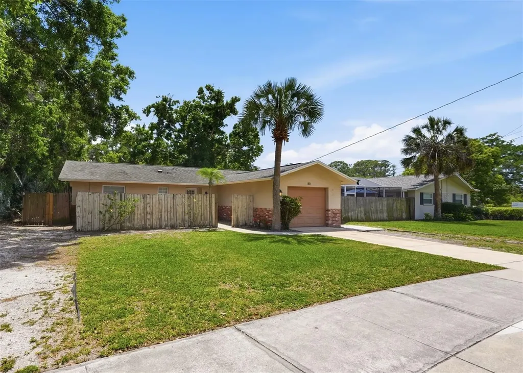 811 Michigan Boulevard Dunedin FL 34698