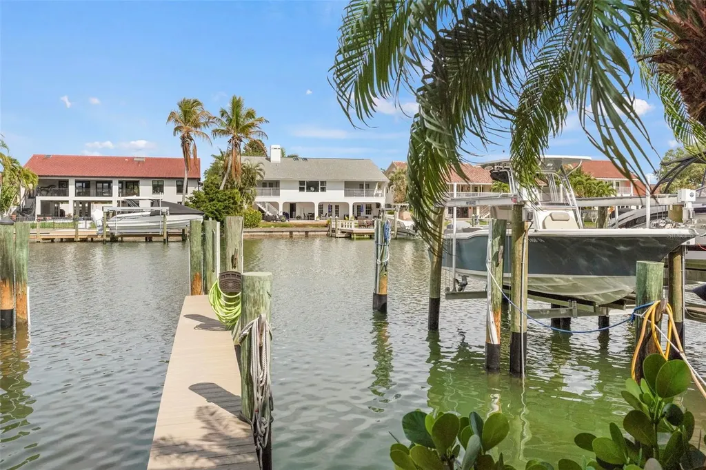 1071 Pinellas Bayway S St Petersburg FL 33715