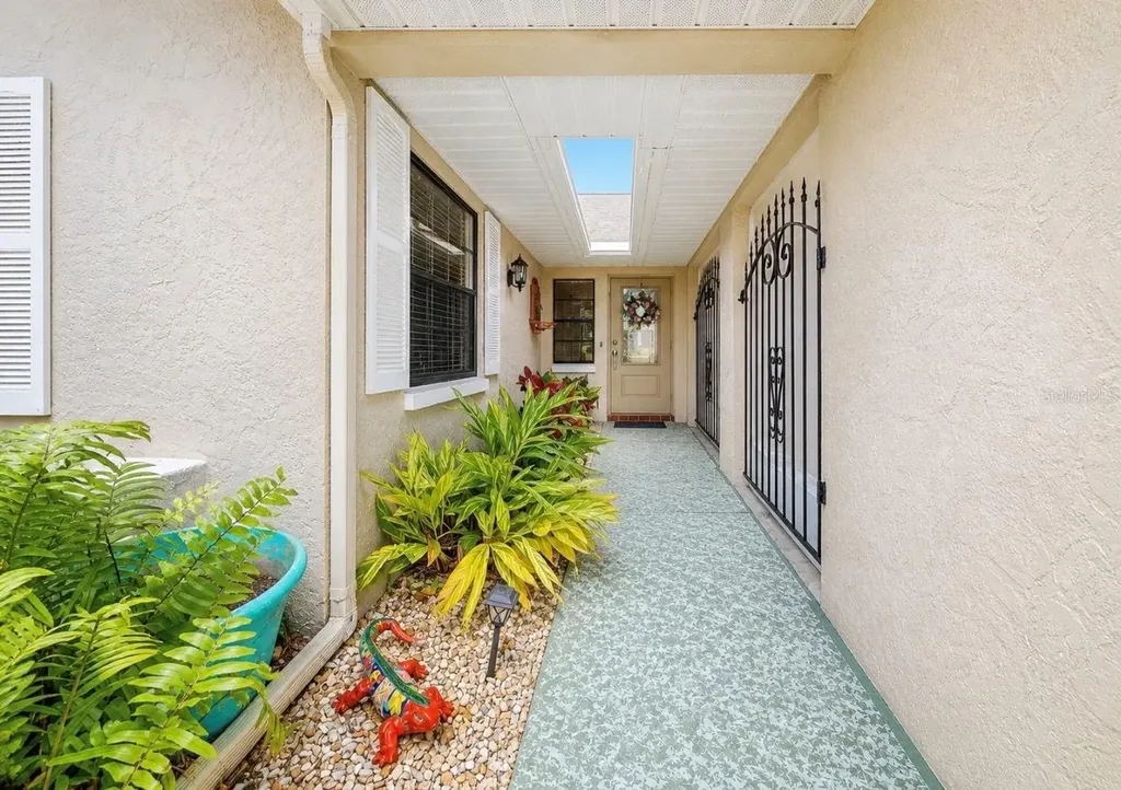 319 Linger Lane Sun City Center FL 33573