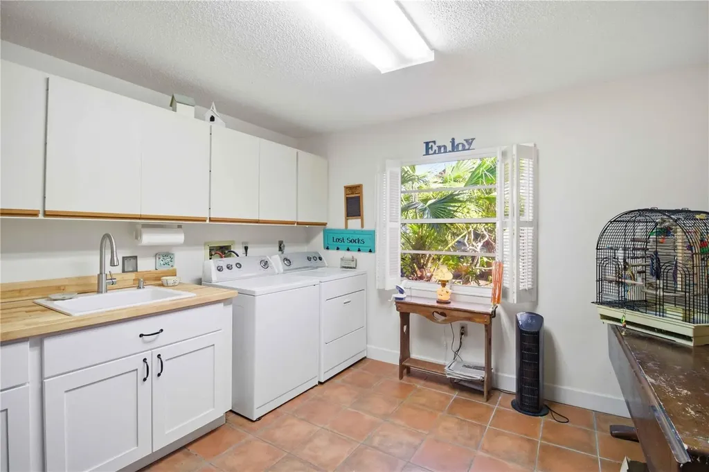 3951 Country View Drive Sarasota FL 34233