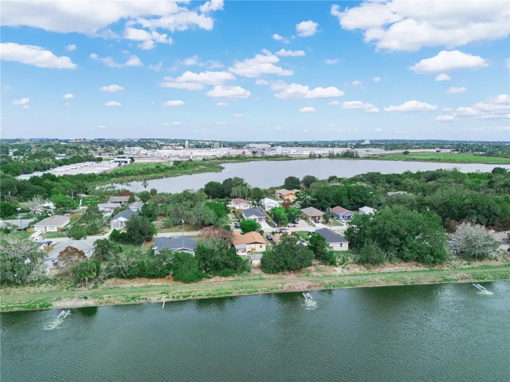 129 W Northside Drive Lake Wales FL 33853