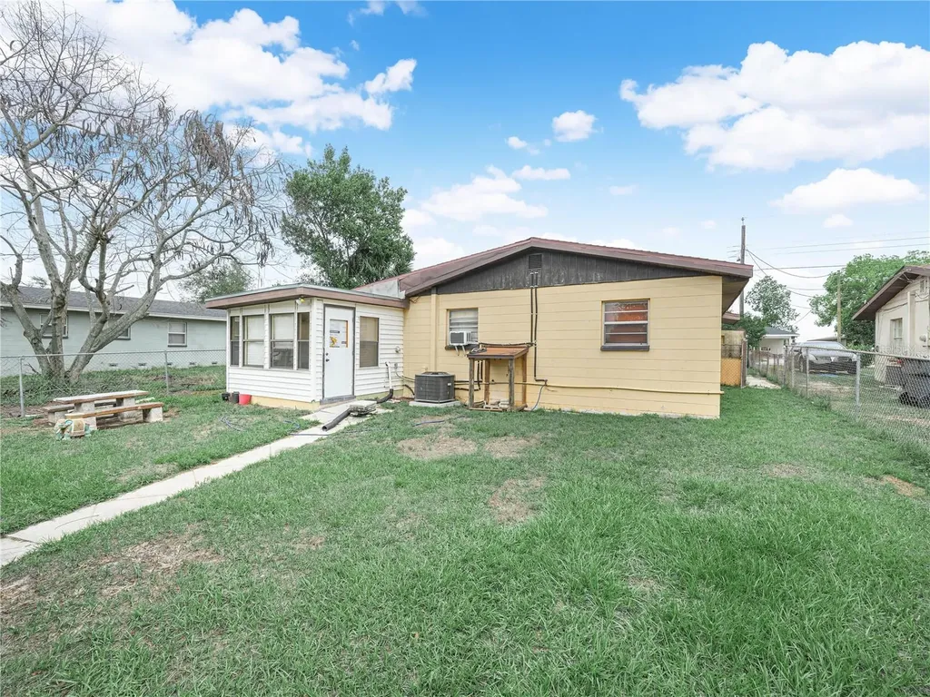 129 W Northside Drive Lake Wales FL 33853