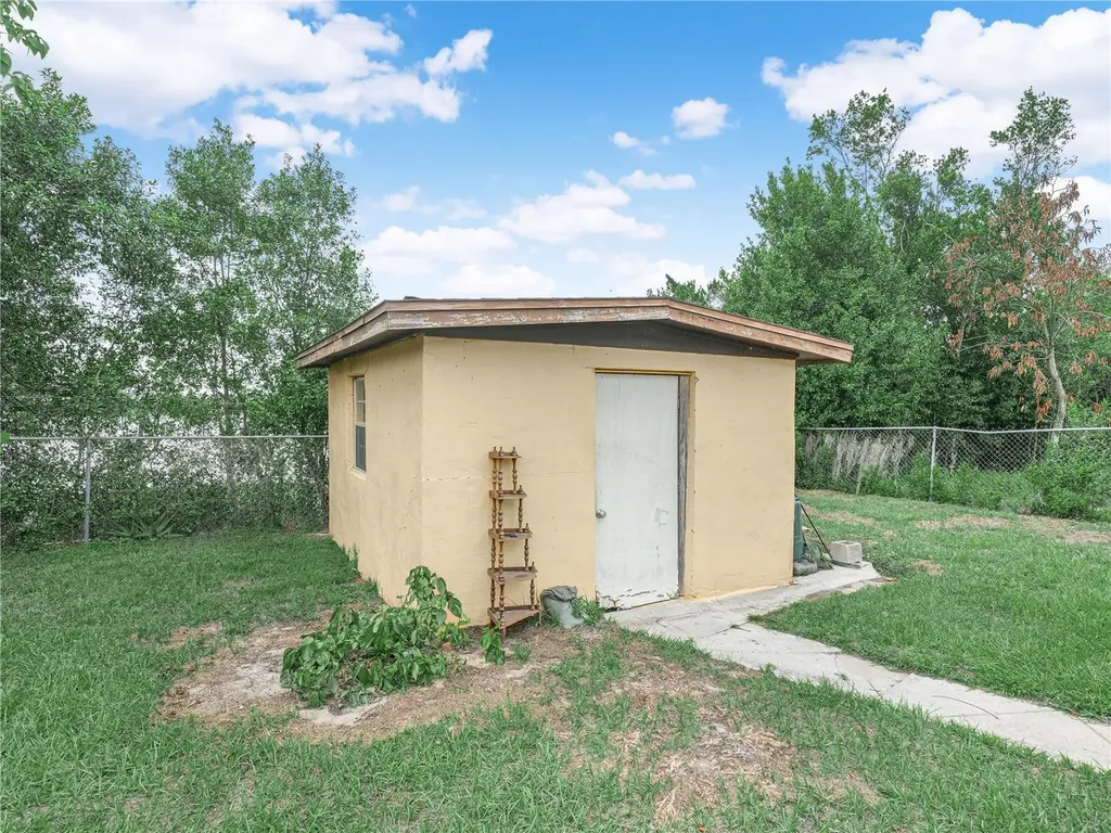 129 W Northside Drive Lake Wales FL 33853