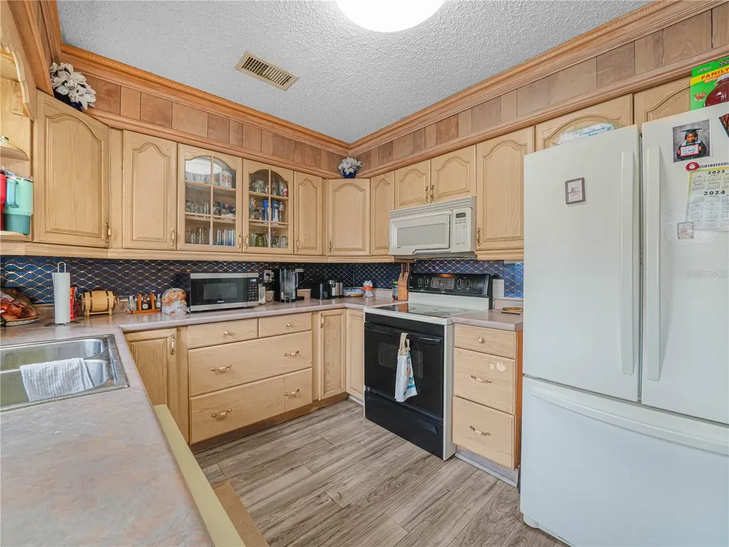 129 W Northside Drive Lake Wales FL 33853