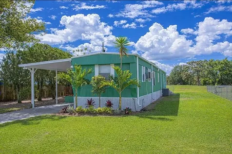 2009 Pine Street St Cloud FL 34769