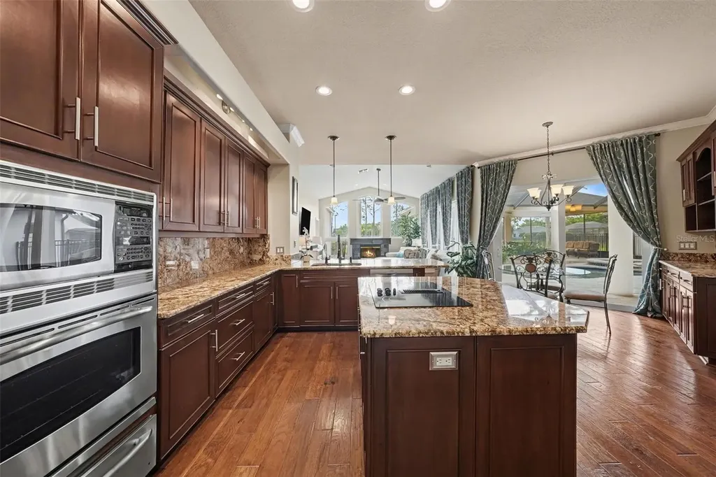 18817 Wimbledon Circle Lutz FL 33558