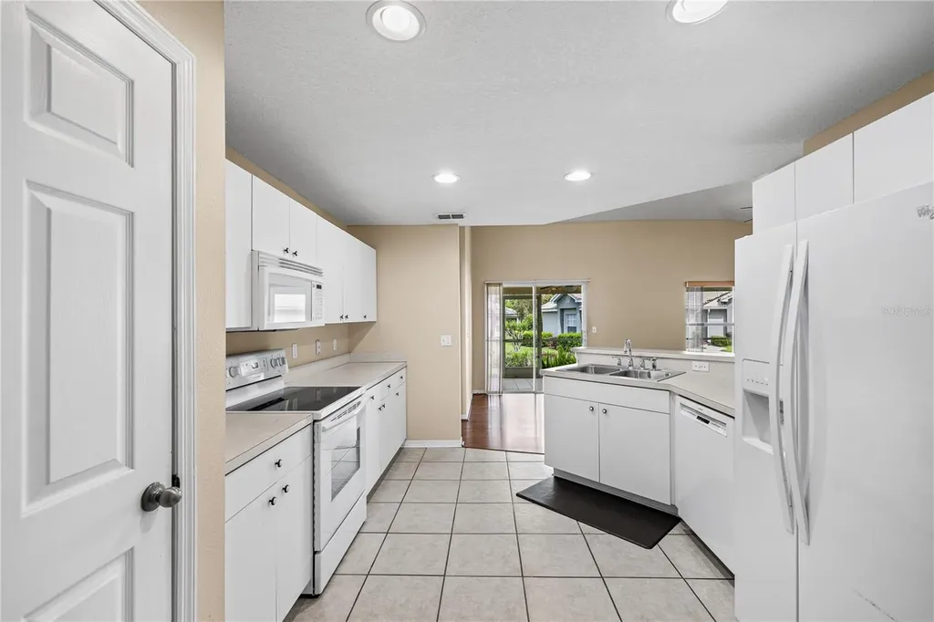2724 Golf Lake Drive Plant City FL 33566