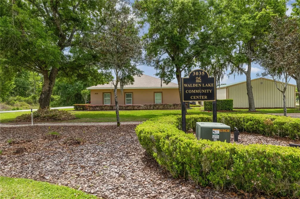 2724 Golf Lake Drive Plant City FL 33566