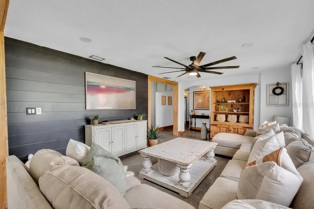 7820 Lithia Pinecrest Road Lithia FL 33547