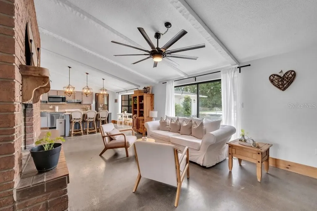 7820 Lithia Pinecrest Road Lithia FL 33547