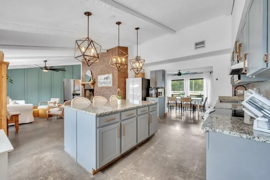 7820 Lithia Pinecrest Road Lithia FL 33547