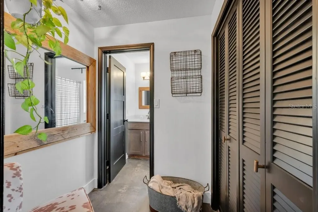 7820 Lithia Pinecrest Road Lithia FL 33547