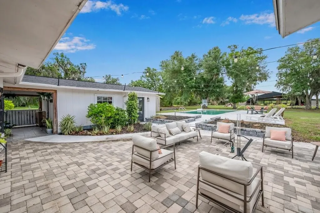 7820 Lithia Pinecrest Road Lithia FL 33547