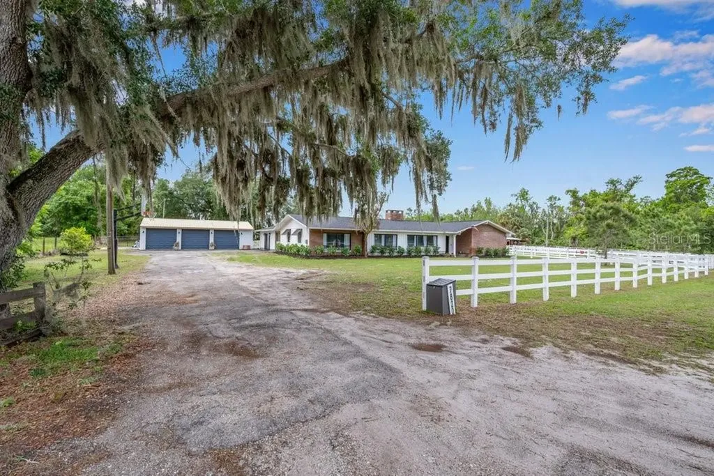 7820 Lithia Pinecrest Road Lithia FL 33547