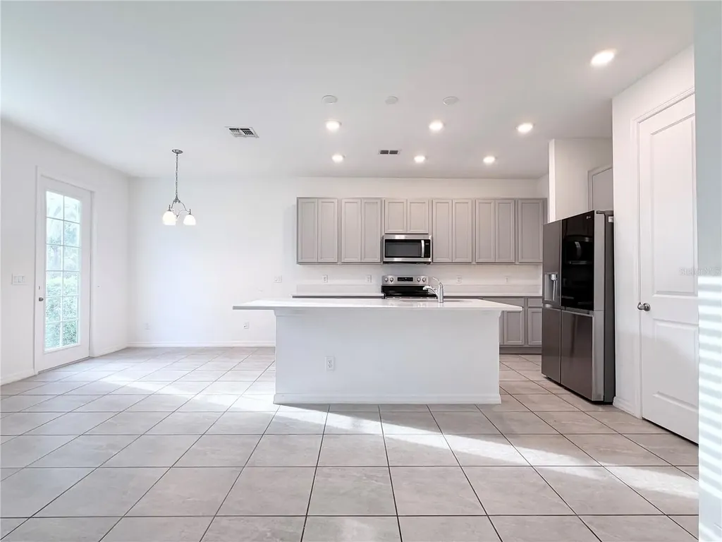 1542 Discovery Street Davenport FL 33896