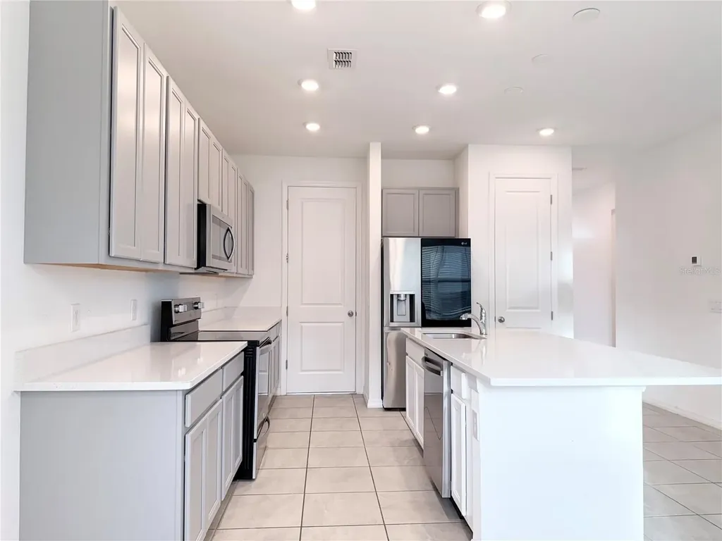 1542 Discovery Street Davenport FL 33896