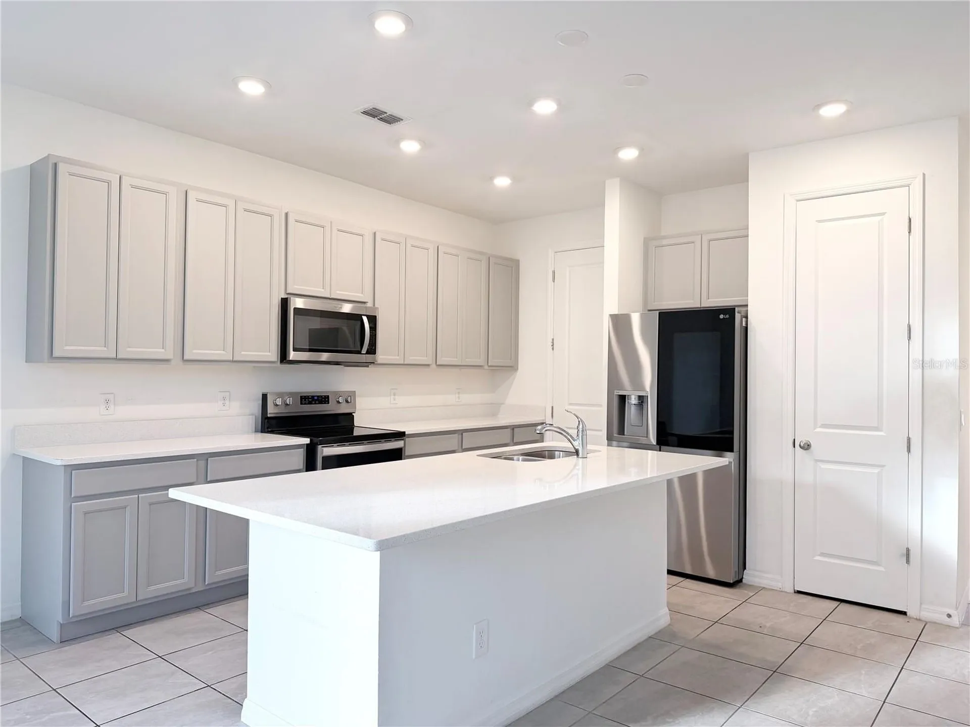 1542 Discovery Street Davenport FL 33896