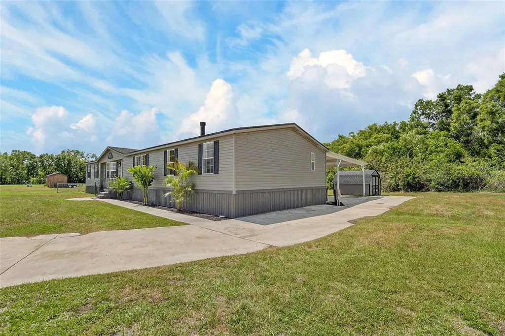 9150 Wood Terrace Drive Tampa FL 33637