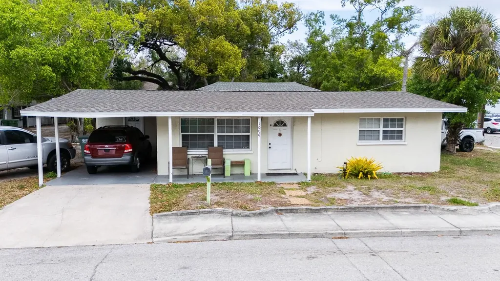 1006 12th Avenue W Bradenton FL 34205