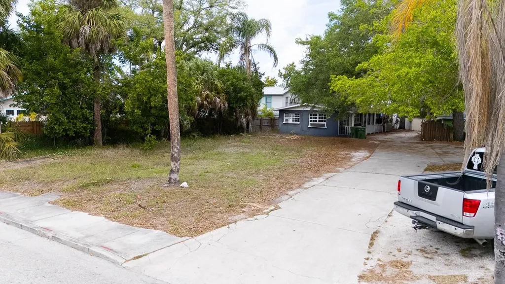 1006 12th Avenue W Bradenton FL 34205