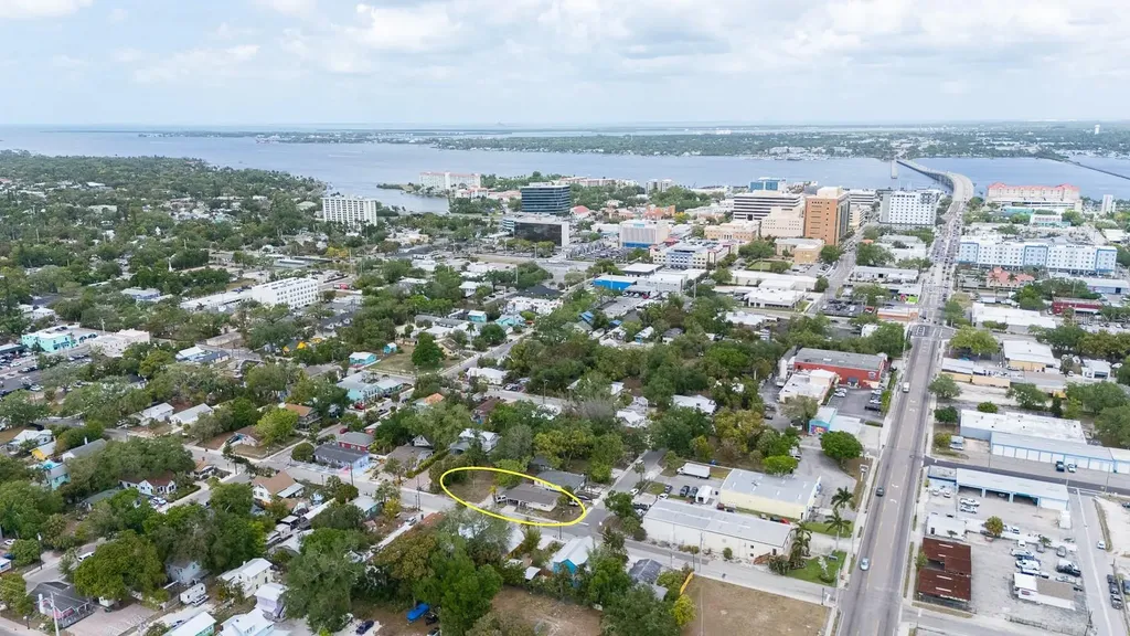 1006 12th Avenue W Bradenton FL 34205