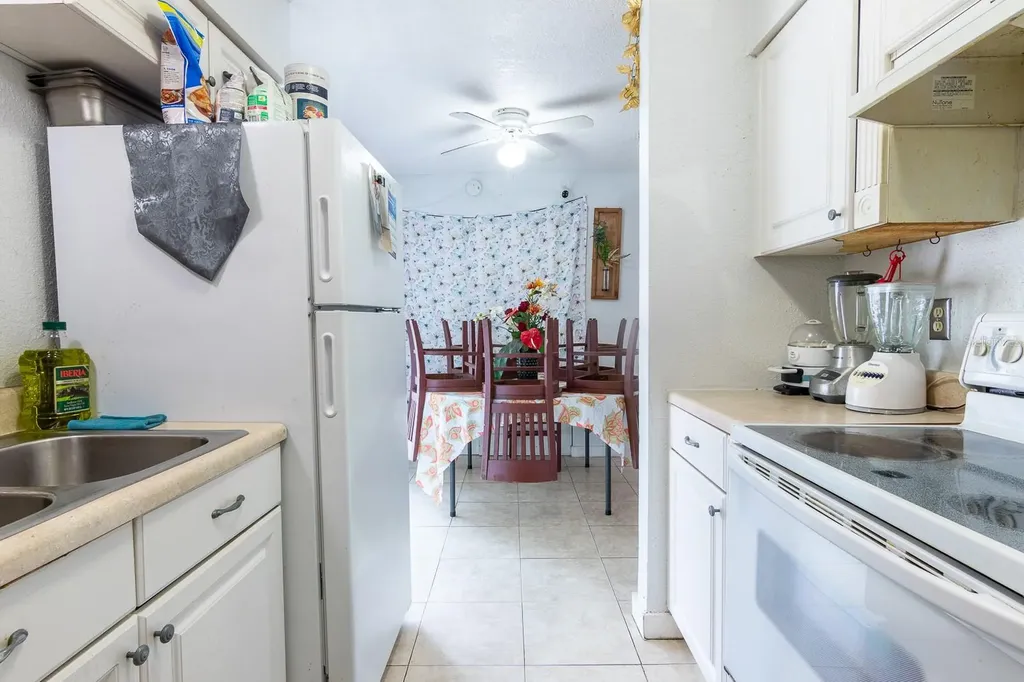1006 12th Avenue W Bradenton FL 34205