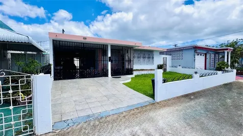 Calle 232 Country Club Carolina PR 00982