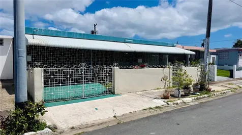 Calle 232 Country Club Carolina PR 00982