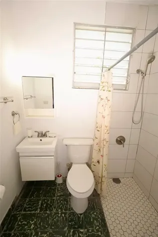 Calle 232 Country Club Carolina PR 00982