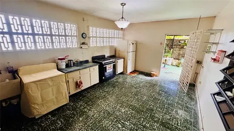 Calle 232 Country Club Carolina PR 00982