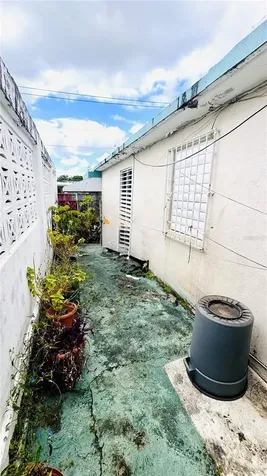 Calle 232 Country Club Carolina PR 00982