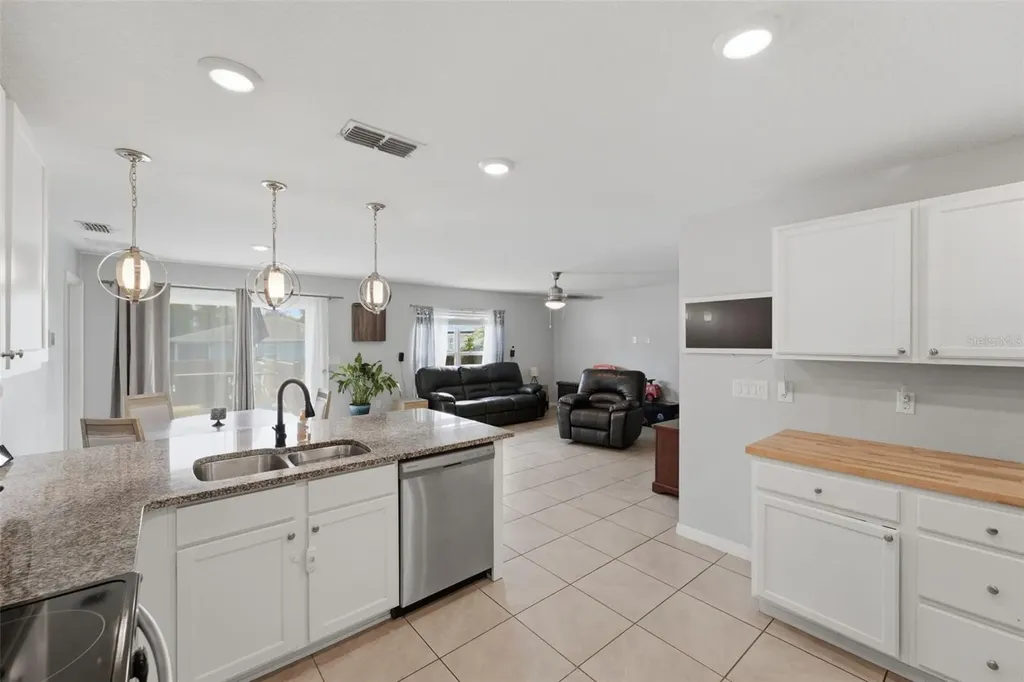 1915 Bayport Drive Deltona FL 32728
