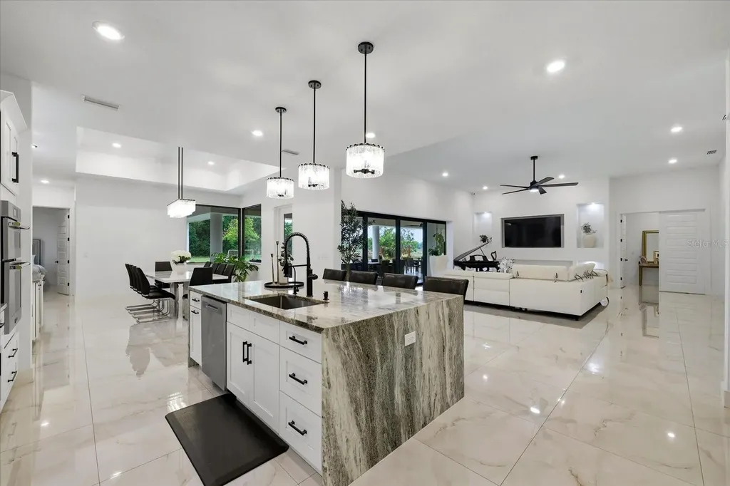 8459 Harvey Walden Drive Plant City FL 33565