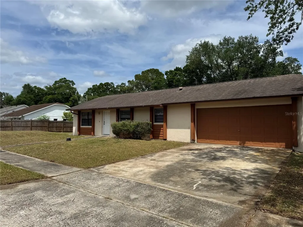 701 Kings Cove Court Orlando FL 32807