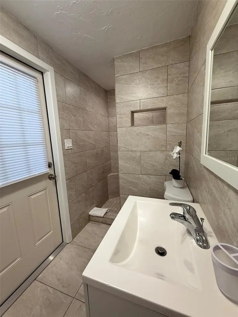828 S Tuttle Avenue Sarasota FL 34237