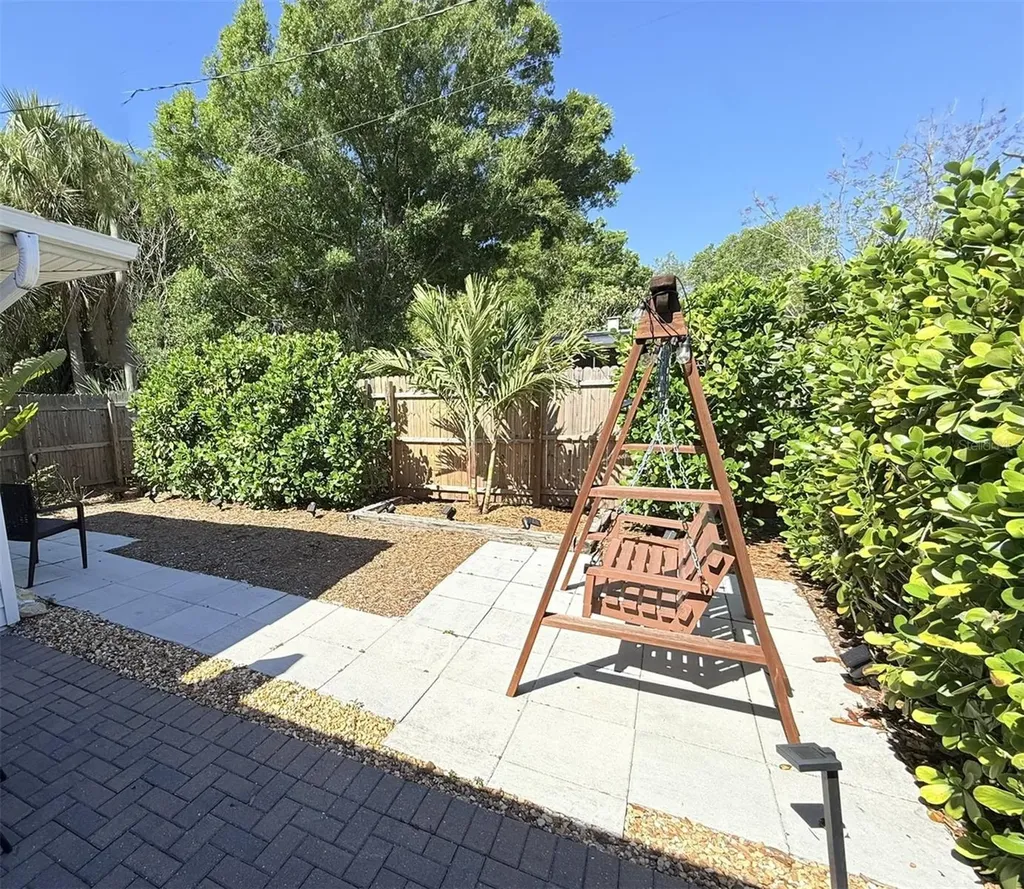 828 S Tuttle Avenue Sarasota FL 34237