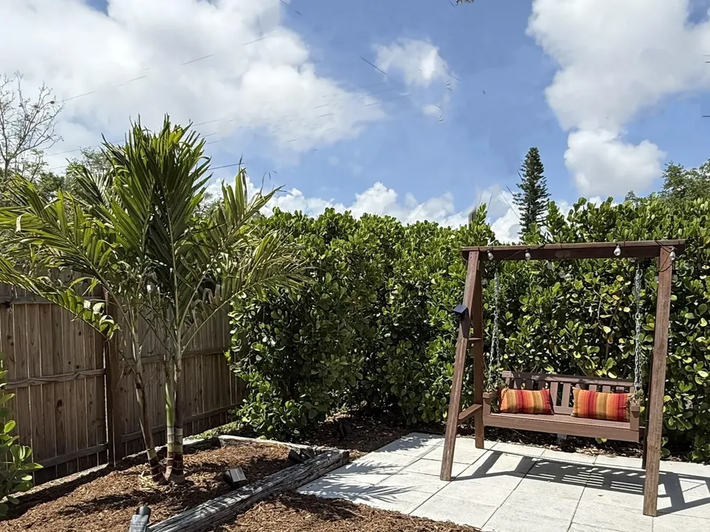 828 S Tuttle Avenue Sarasota FL 34237