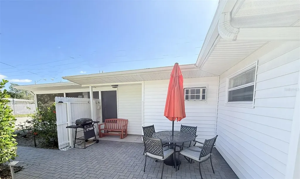 828 S Tuttle Avenue Sarasota FL 34237