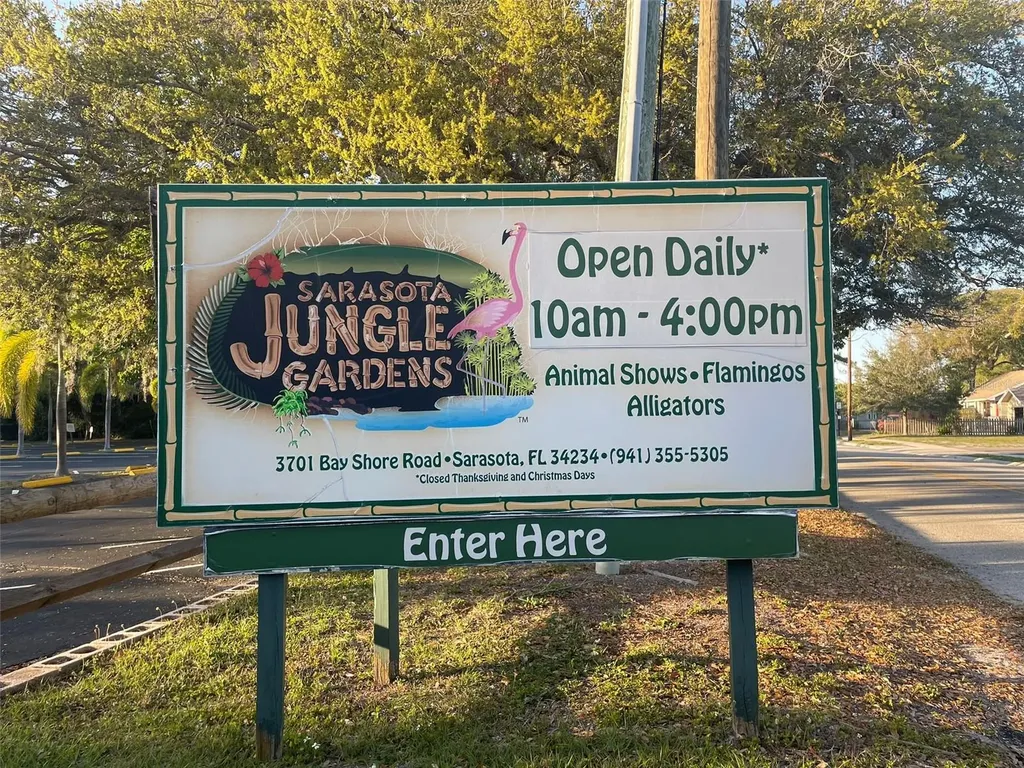 828 S Tuttle Avenue Sarasota FL 34237