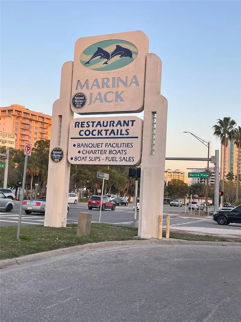 828 S Tuttle Avenue Sarasota FL 34237