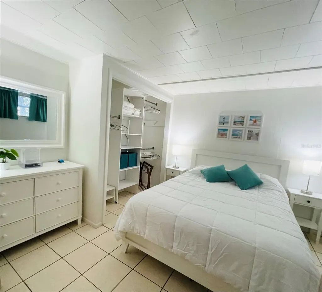 828 S Tuttle Avenue Sarasota FL 34237