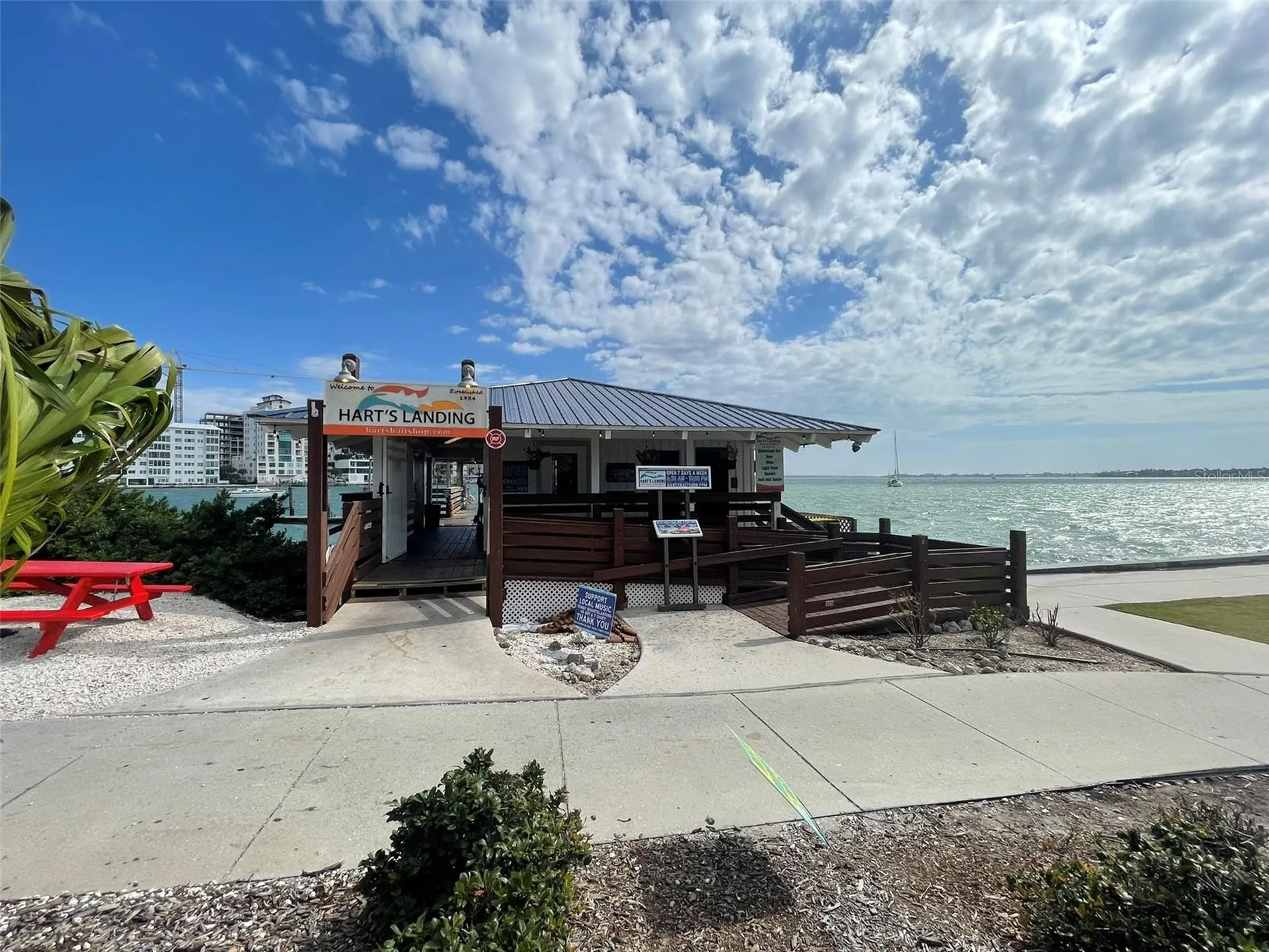 828 S Tuttle Avenue Sarasota FL 34237