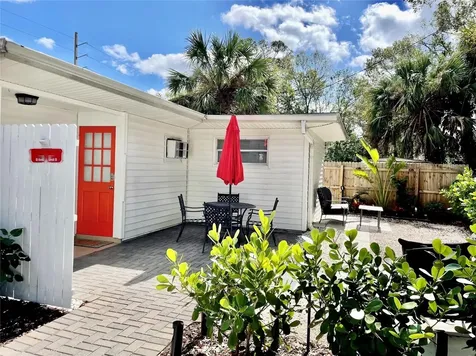 828 S Tuttle Avenue Sarasota FL 34237