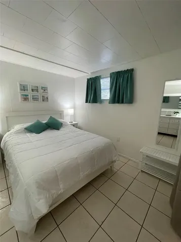 828 S Tuttle Avenue Sarasota FL 34237