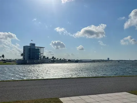 828 S Tuttle Avenue Sarasota FL 34237