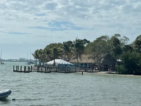 828 S Tuttle Avenue Sarasota FL 34237
