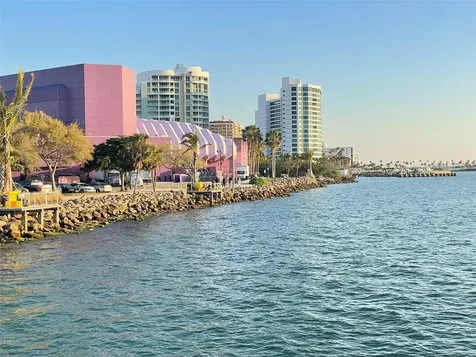 828 S Tuttle Avenue Sarasota FL 34237